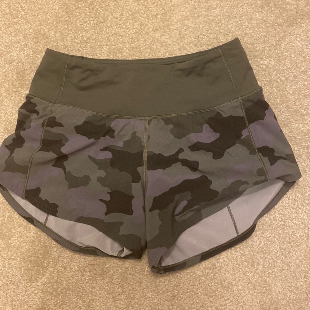 lululemon Heritage 365 Camo Dusky Lavender Multi / Army Green
 speed ups 4 inch
